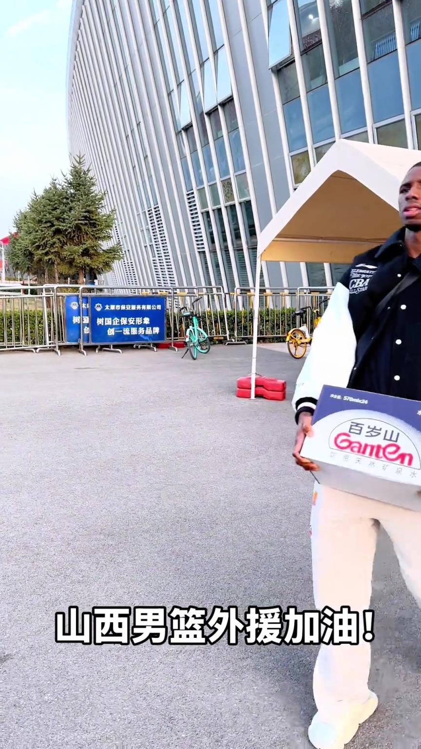 不是！你們山西外援合同還包括搬水的？